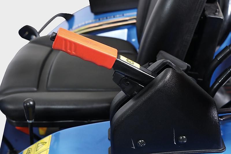 Solis 16 Frontlader / Ackerstollenbereifung / STVO / Allrad