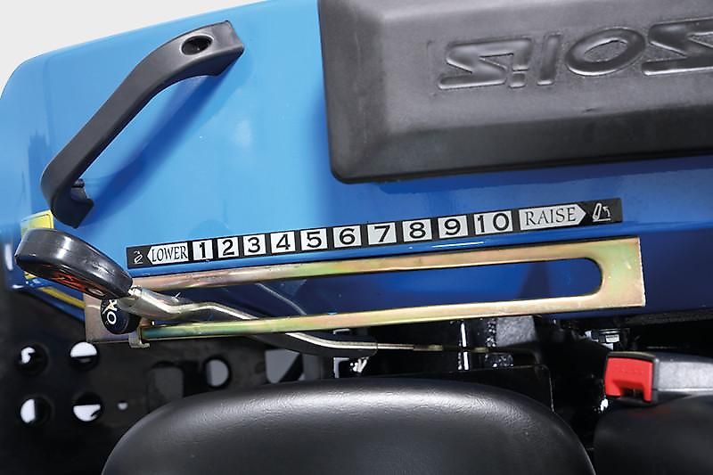 Solis 16 Frontlader / Ackerstollenbereifung / STVO / Allrad