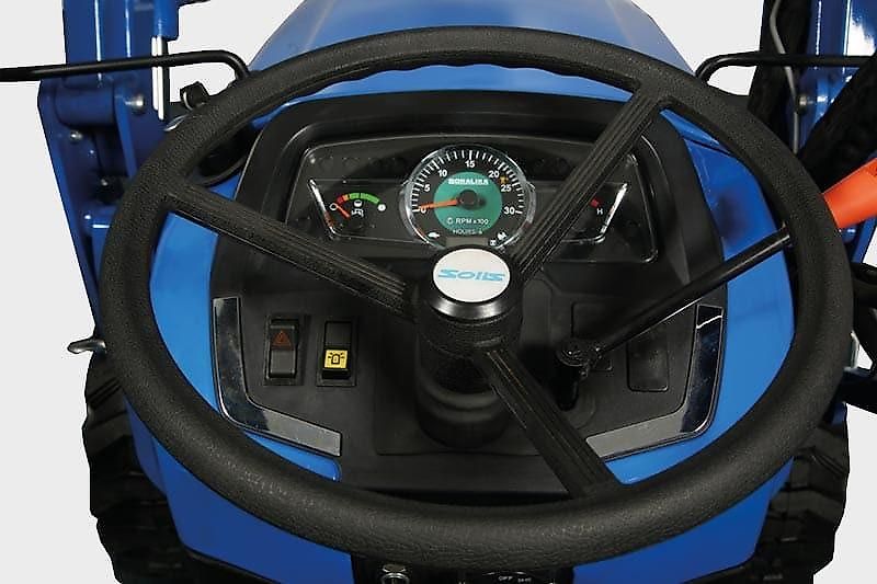 Solis 20 Frontlader / Ackerstollenbereifung / STVO / Allrad