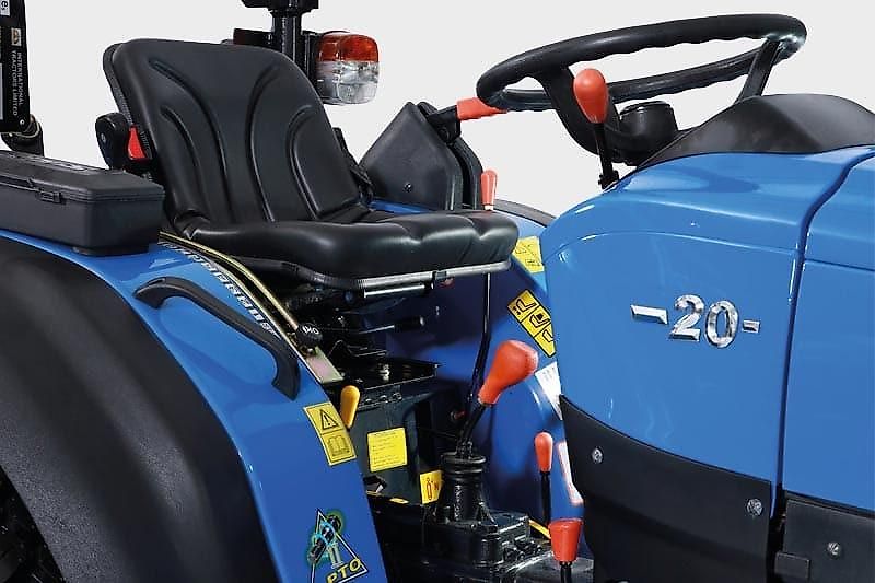 Solis 20 Frontlader / Ackerstollenbereifung / STVO / Allrad