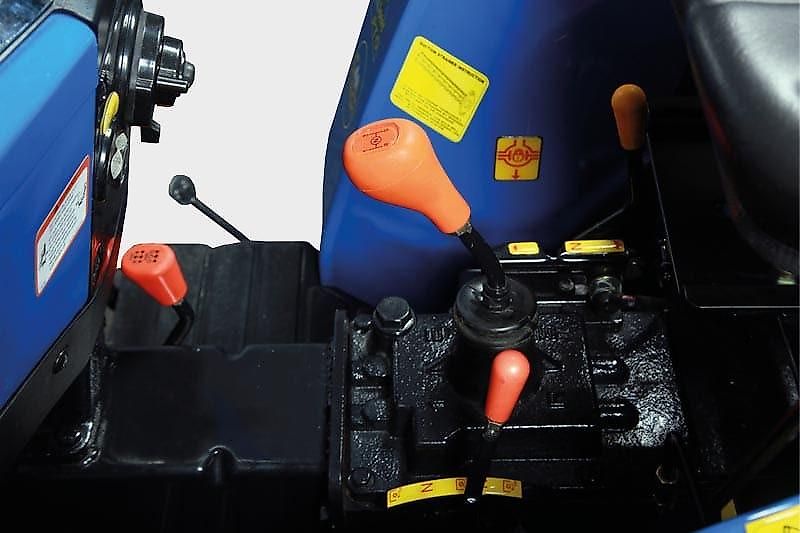 Solis 20 Frontlader / Ackerstollenbereifung / STVO / Allrad