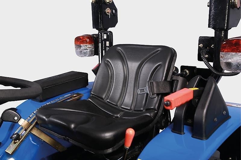 Solis 20 Frontlader / Ackerstollenbereifung / STVO / Allrad