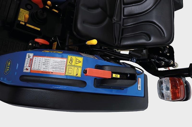 Solis 22 Frontlader / Ackerstollenbereifung / STVO / Allrad