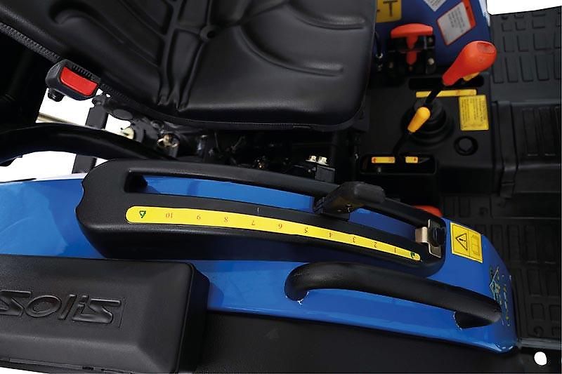 Solis 22 Frontlader / Ackerstollenbereifung / STVO / Allrad