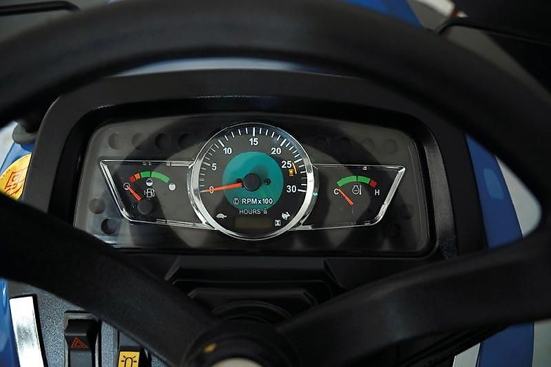 Solis 22 Frontlader / Ackerstollenbereifung / STVO / Allrad