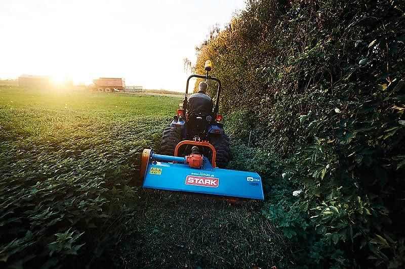 Solis 26 Seitenschaltung Frontlader Ackerstollenbereifung