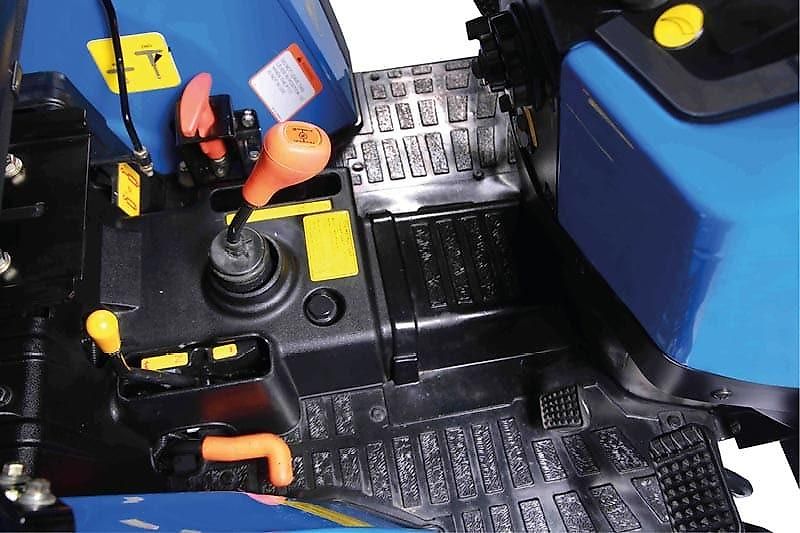 Solis 26 Seitenschaltung Frontlader Ackerstollenbereifung