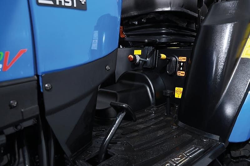 Solis 26 HST Frontlader Kleintraktor Galaxy Pro Bereifung 4x4