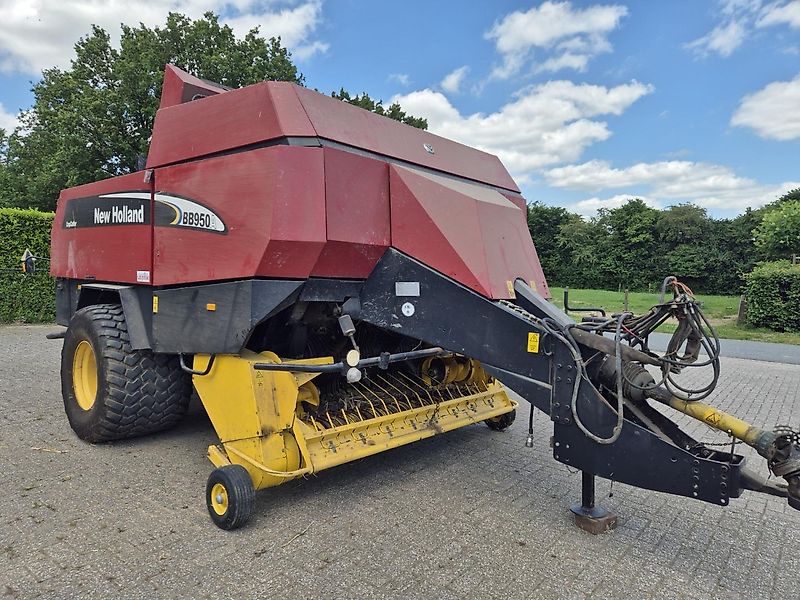 New Holland BB950