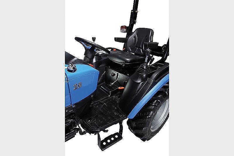 Solis 26 9+9 Frontlader Kleintraktor / Industriebereifung 4x4