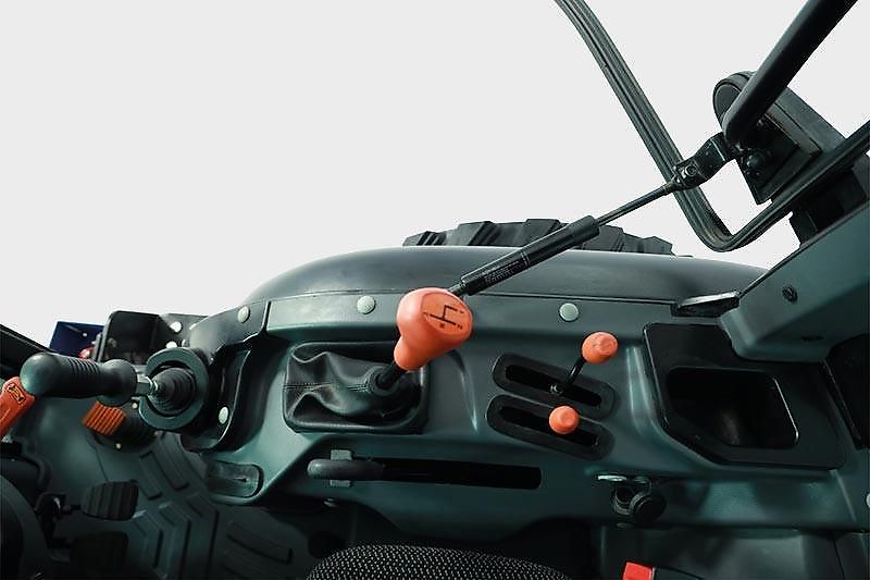 Solis 26 9+9 Kabine Kleintraktor / Ackerstollenbereifung 4x4