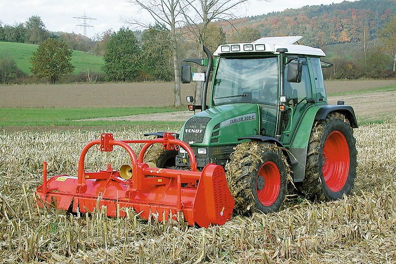 Humus KMF 200, KMF 220, KMF 240, KMF 260, KMF 280, KMF300 Für Unimog und Schlepper ab 30 kW / 40 PS – schwere Ausführung bis 150 kW / 200 PS