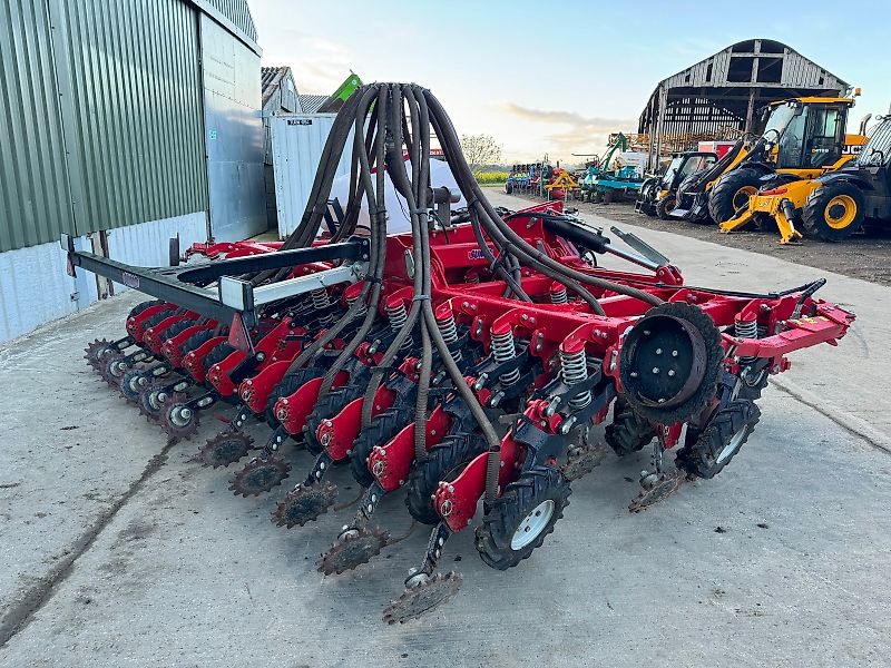SUMO DD4 Seed Drill c/w Front Tank