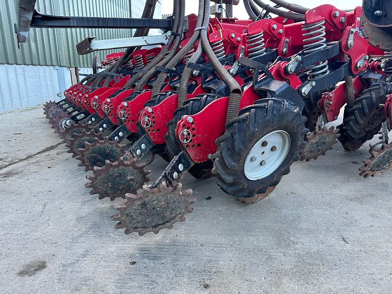 SUMO DD4 Seed Drill c/w Front Tank