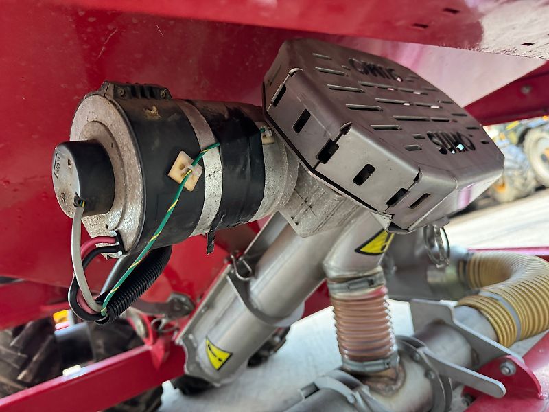 SUMO DD4 Seed Drill c/w Front Tank