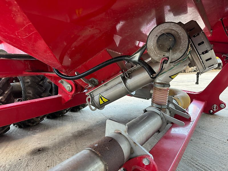 SUMO DD4 Seed Drill c/w Front Tank