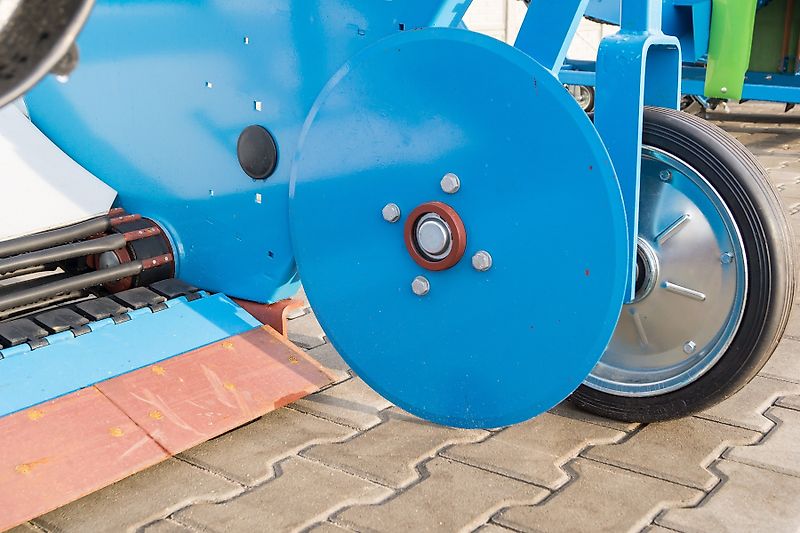 HOLARAS PROFI ; Arbeitsbreiten 1200mm; 1350mm; 1500mm; 1650mm;1800mm ;2050mm , mit 2 Rodebaender , vierkant Rodewelle