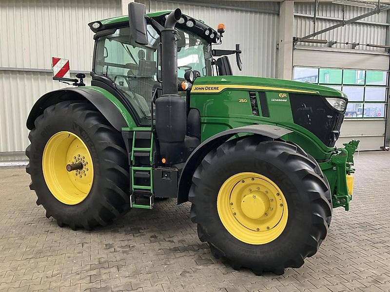 John Deere 6R 250
