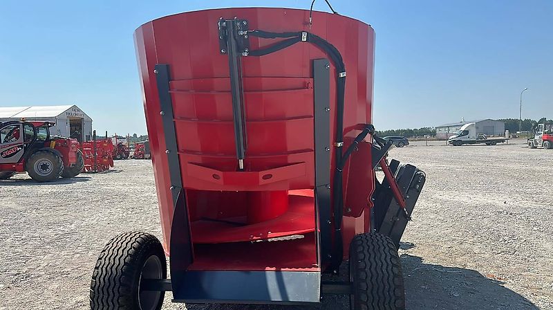 FiMAKS Pionowy wóz paszowy Fimaks FMV8L, 8 m3