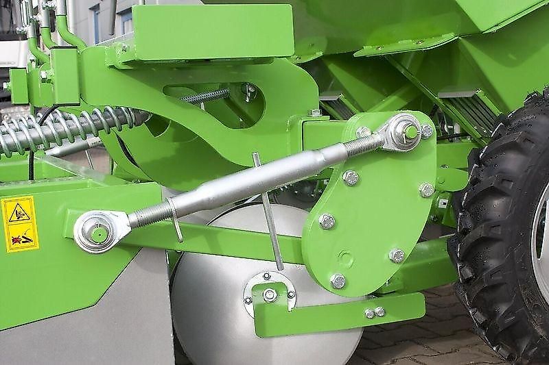 Bomet Kartoffelpflanzmaschine / Potato planter / Planteuse de pomme de terre / Piantapatate / Plantadora automática de patatas / Картофелесажалка / Sadzarka ziemniaków