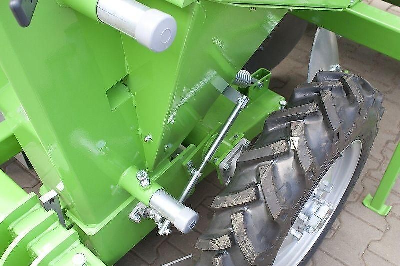 Bomet Kartoffelpflanzmaschine / Potato planter / Planteuse de pomme de terre / Piantapatate / Plantadora automática de patatas / Картофелесажалка / Sadzarka ziemniaków