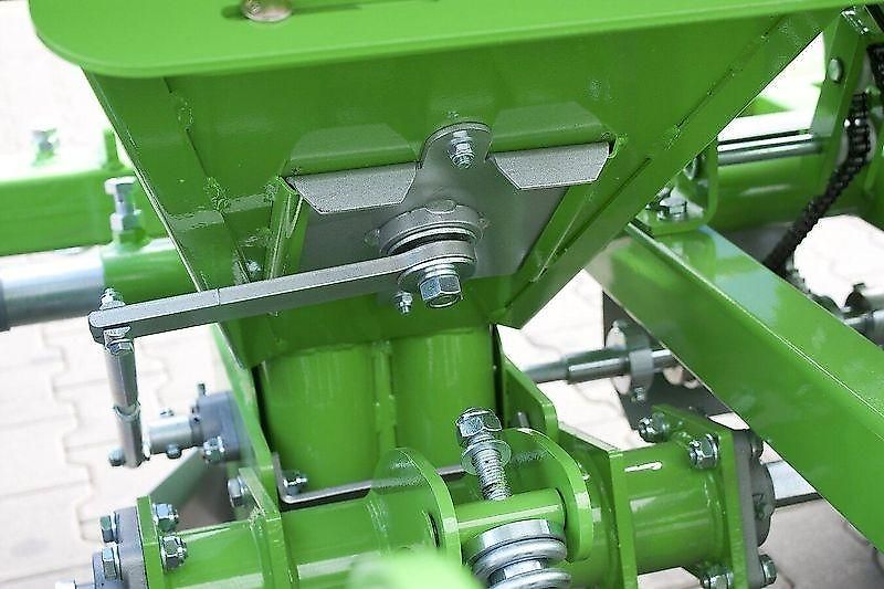 Bomet Kartoffelpflanzmaschine / Potato planter / Planteuse de pomme de terre / Piantapatate / Plantadora automática de patatas / Картофелесажалка / Sadzarka ziemniaków