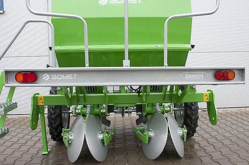 Bomet Kartoffelpflanzmaschine / Potato planter / Planteuse de pomme de terre / Piantapatate / Plantadora automática de patatas / Картофелесажалка / Sadzarka ziemniaków
