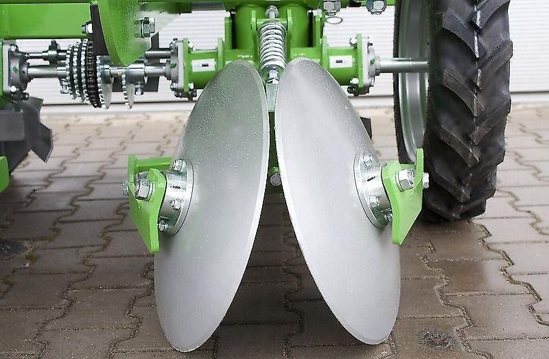 Bomet Kartoffelpflanzmaschine / Potato planter / Planteuse de pomme de terre / Piantapatate / Plantadora automática de patatas / Картофелесажалка / Sadzarka ziemniaków