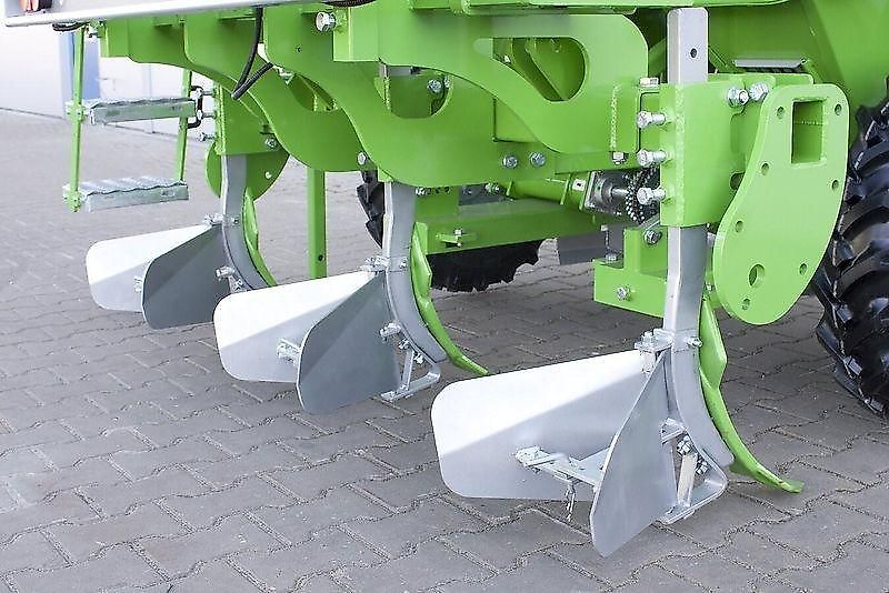 Bomet Kartoffelpflanzmaschine / Potato planter / Planteuse de pomme de terre / Piantapatate / Plantadora automática de patatas / Картофелесажалка / Sadzarka ziemniaków