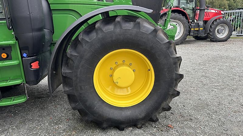 John Deere 6M240