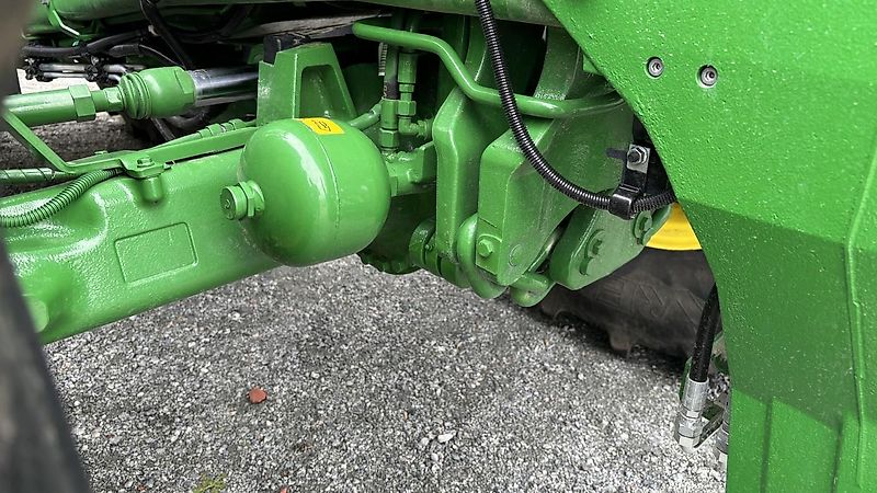 John Deere 6M240