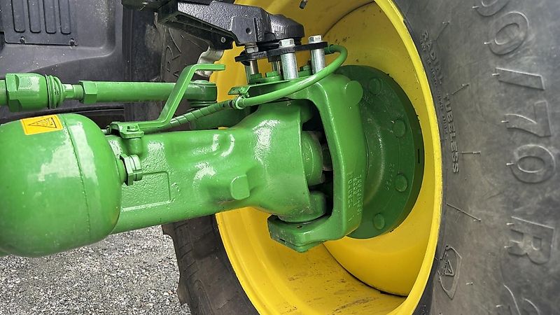 John Deere 6M240