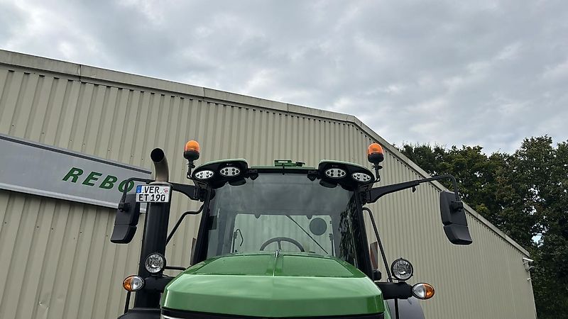 John Deere 6M240