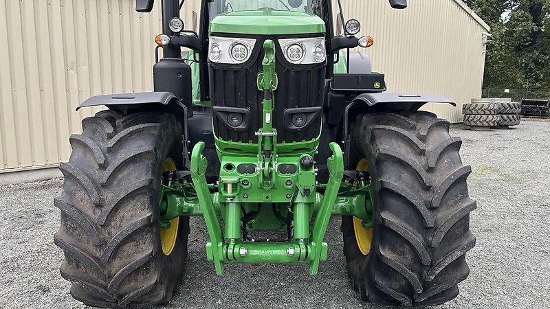 John Deere 6M240