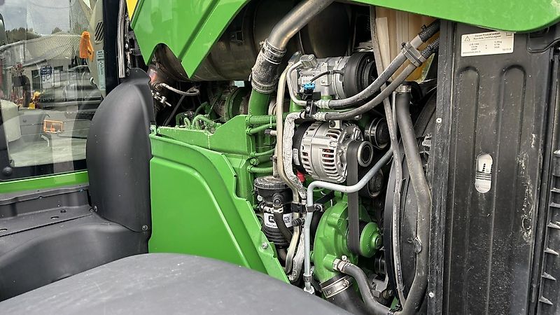 John Deere 6M240