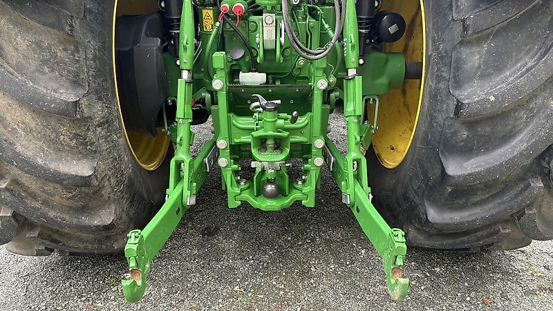 John Deere 6M240