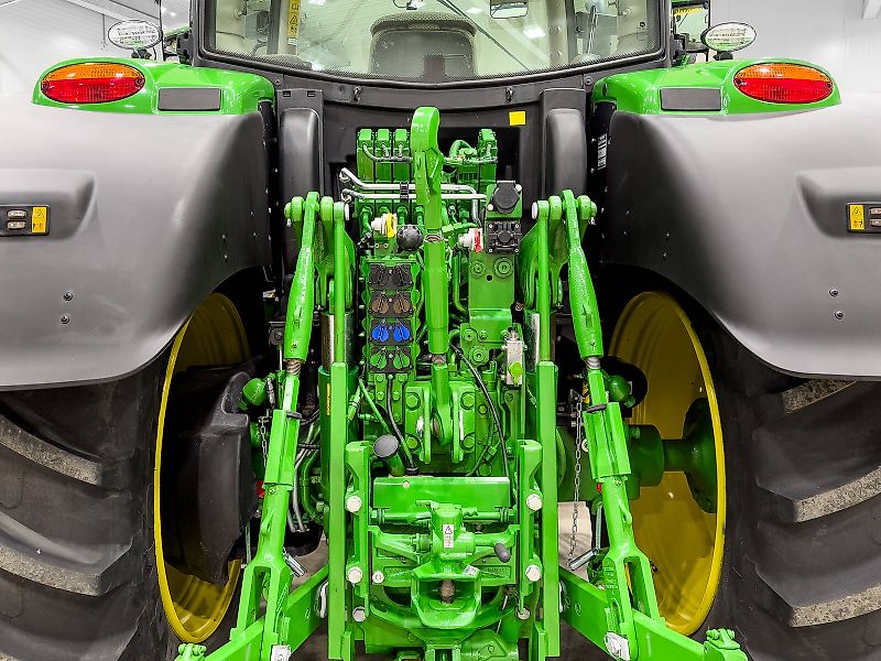 John Deere 6215R AutoPowr IVT 50 km/h, axle suspension, cab suspension, SF7500 AutoTrac, air brake, CommandPro