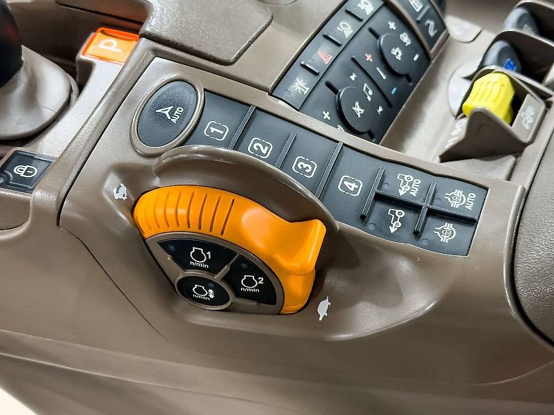 John Deere 6215R AutoPowr IVT 50 km/h, axle suspension, cab suspension, SF7500 AutoTrac, air brake, CommandPro