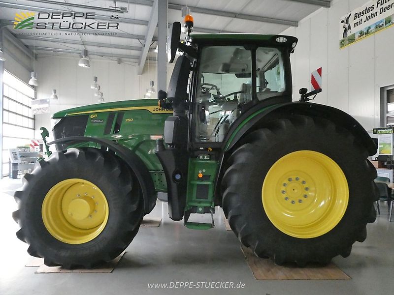 John Deere 6R 250