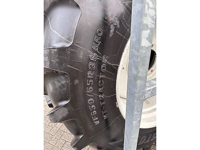 Bridgestone 650/65 R38 + 540/65 R28 VF