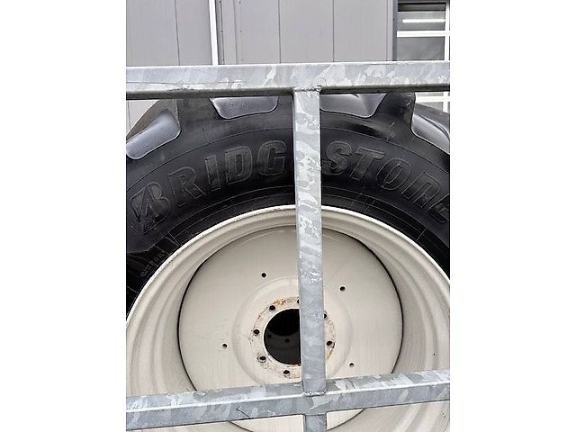 Bridgestone 650/65 R38 + 540/65 R28 VF