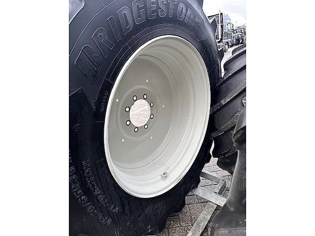 Bridgestone 650/65 R38 + 540/65 R28 VF