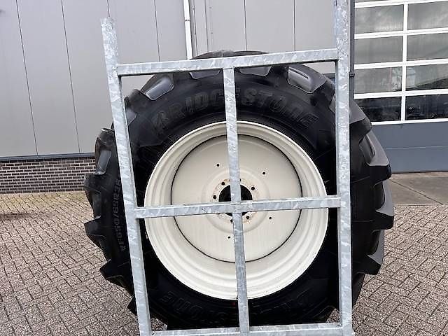 Bridgestone 650/65 R38 + 540/65 R28 VF