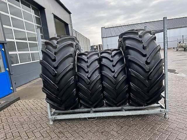 Bridgestone 650/65 R38 + 540/65 R28 VF