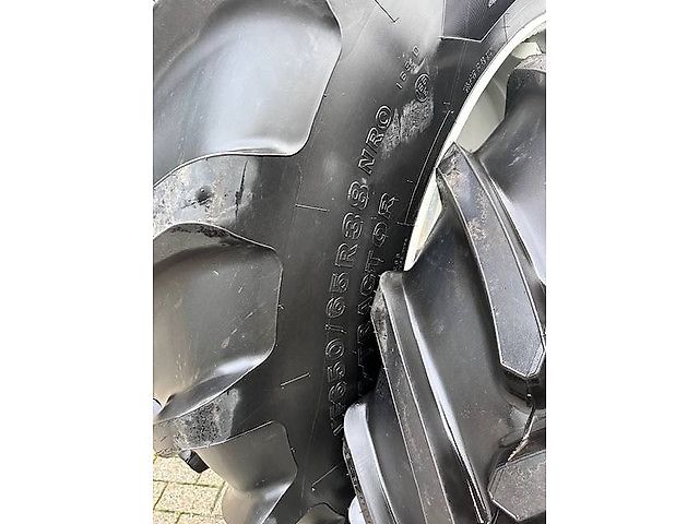 Bridgestone 650/65 R38 + 540/65 R28 VF