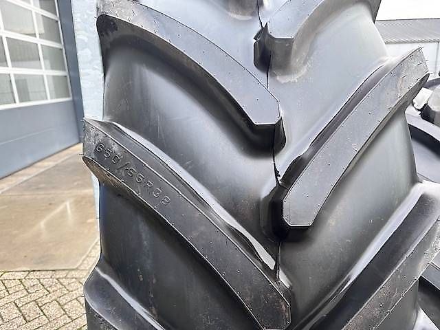 Bridgestone 650/65 R38 + 540/65 R28 VF