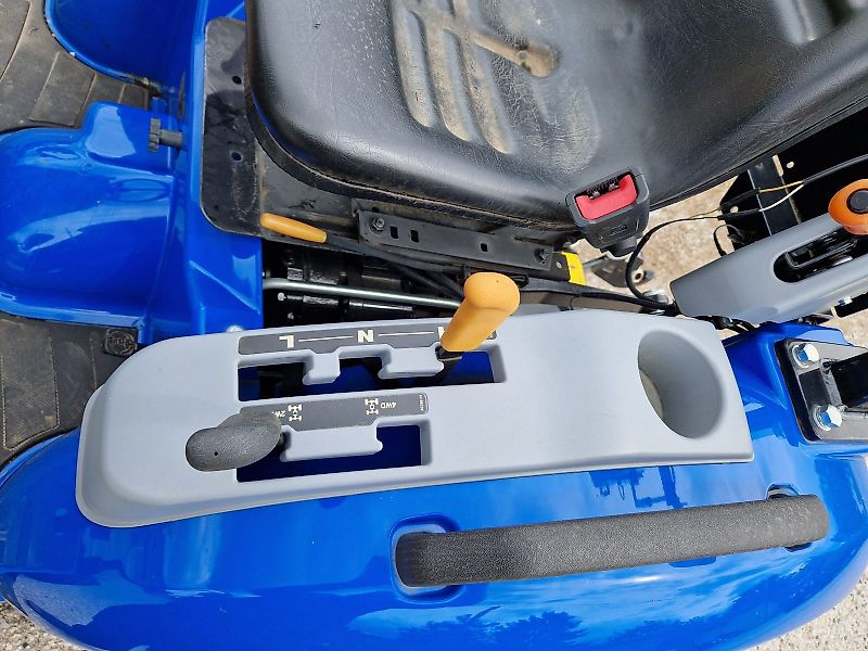 New Holland Boomer 25