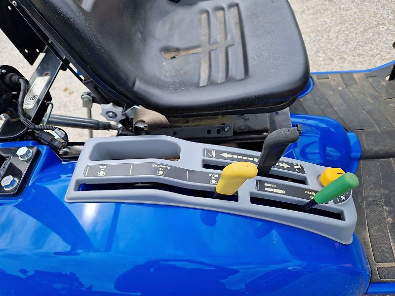 New Holland Boomer 25