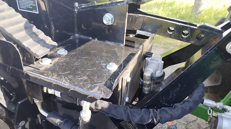 Atlas Anbaubagger System Atlas Schlepperanbau in Dreipunkt mit seperatem Sitzplatz für optimalen Blick auf den Grabenlöffel Schwenkung rechts/links siehe auch Video in dieser Anzeige