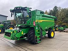 John Deere T6 700